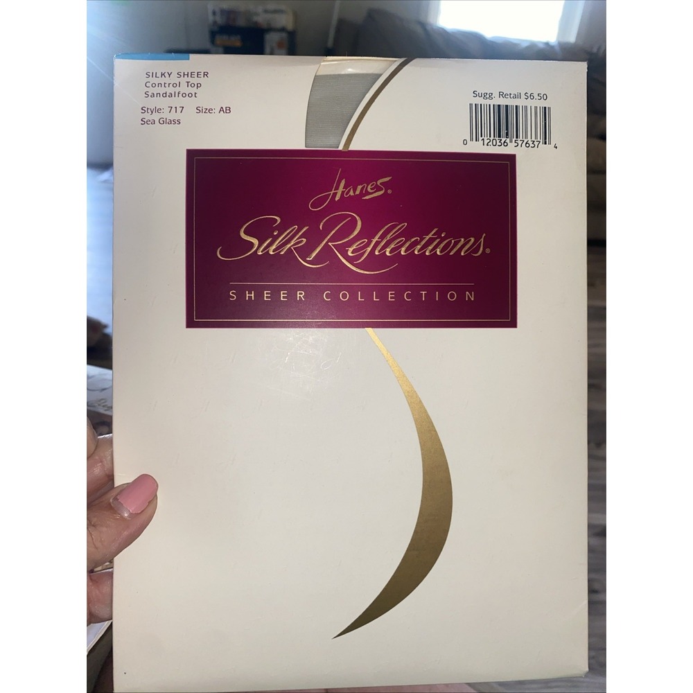 Hanes Silk Reflections Silky Sheer Sandalfoot Pantyhose Sea Glass Style 717 AB